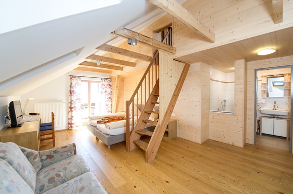 Zimmer im Alpenhof auf der Emberger Alm