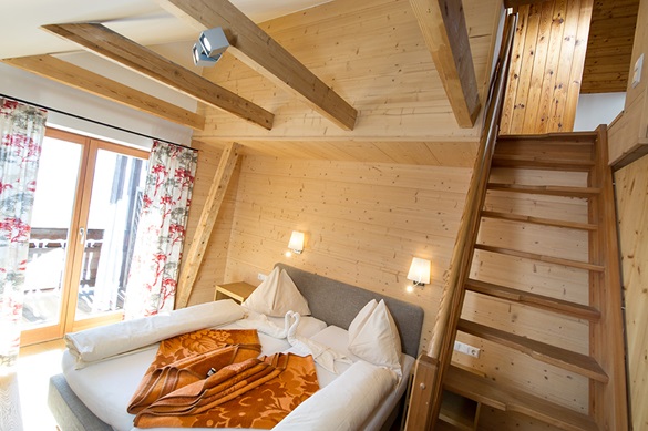 Zimmer im Alpenhof auf der Emberger Alm