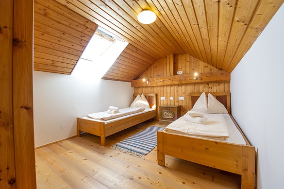 Zimmer im Alpenhof auf der Emberger Alm