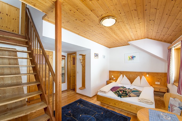 Zimmer im Alpenhof auf der Emberger Alm