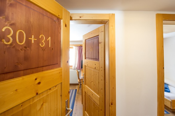 Zimmer im Alpenhof auf der Emberger Alm