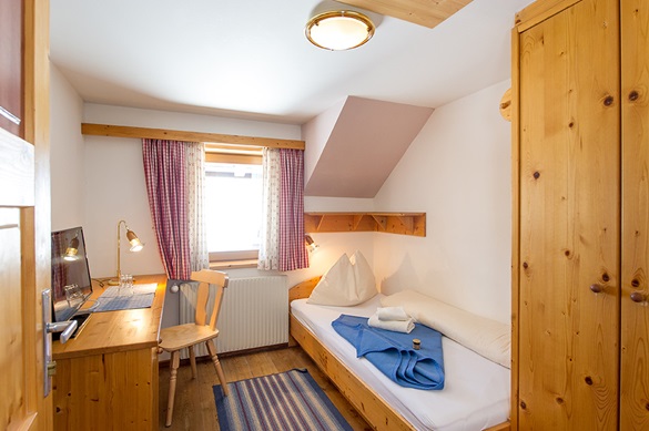 Zimmer im Alpenhof auf der Emberger Alm