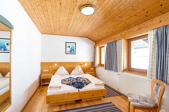 Zimmer im Alpenhof auf der Emberger Alm