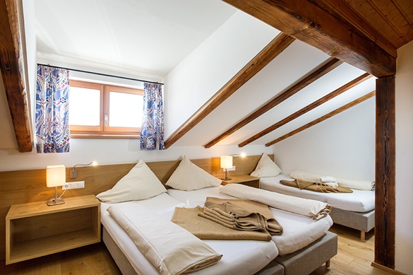 Zimmer im Alpenhof auf der Emberger Alm