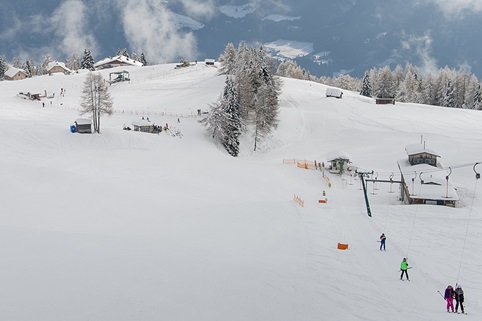 Skilifte auf der Emberger Alm